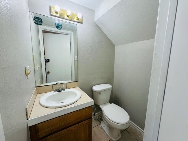 Photo - 2005 Cross St