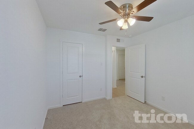 Photo - 831 Ginkgo Wy