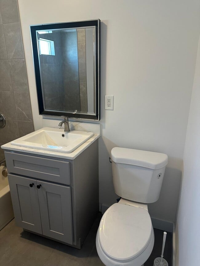 Photo - 8178 Chestnut Ave Unidad Studio