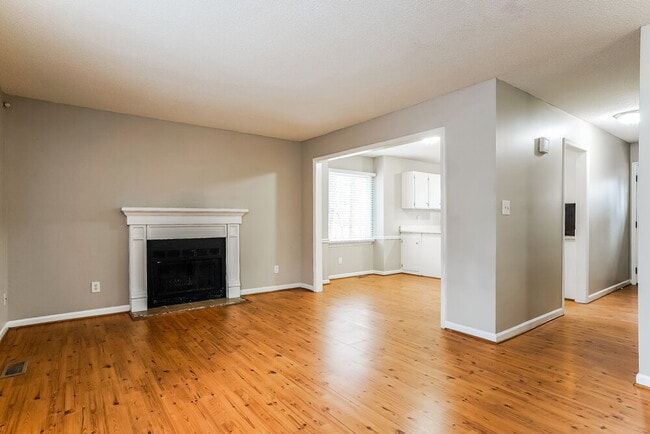 Photo - 103 Dwelling Pl