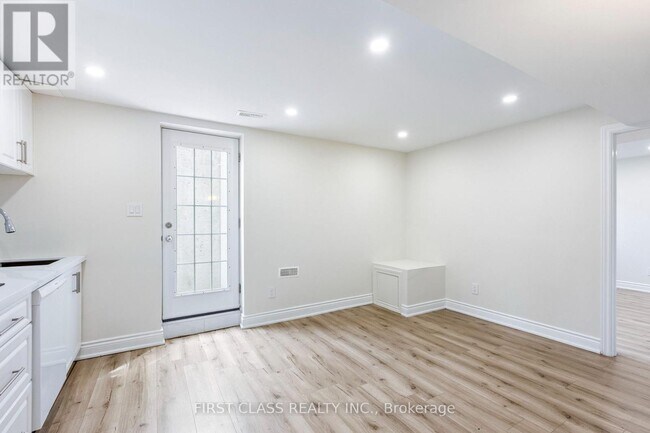 Photo - 802 Yates Dr