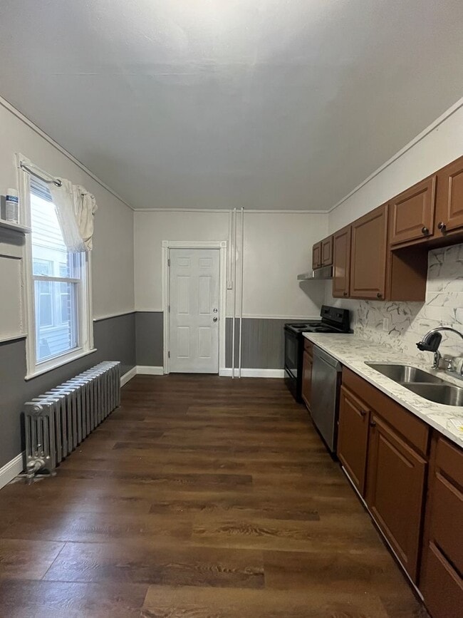 Photo - Charming three-bedroom row house available for rent in the desirable Nazareth