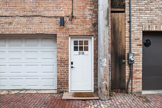 Photo - 2124 N Sedgwick St Unit CH