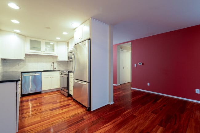 Photo - 1600 43rd Ave E