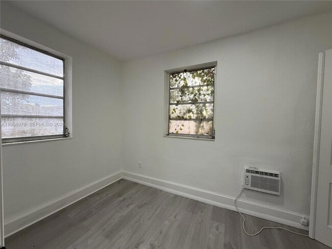 Photo - 1560 SW 5th St Unit 11