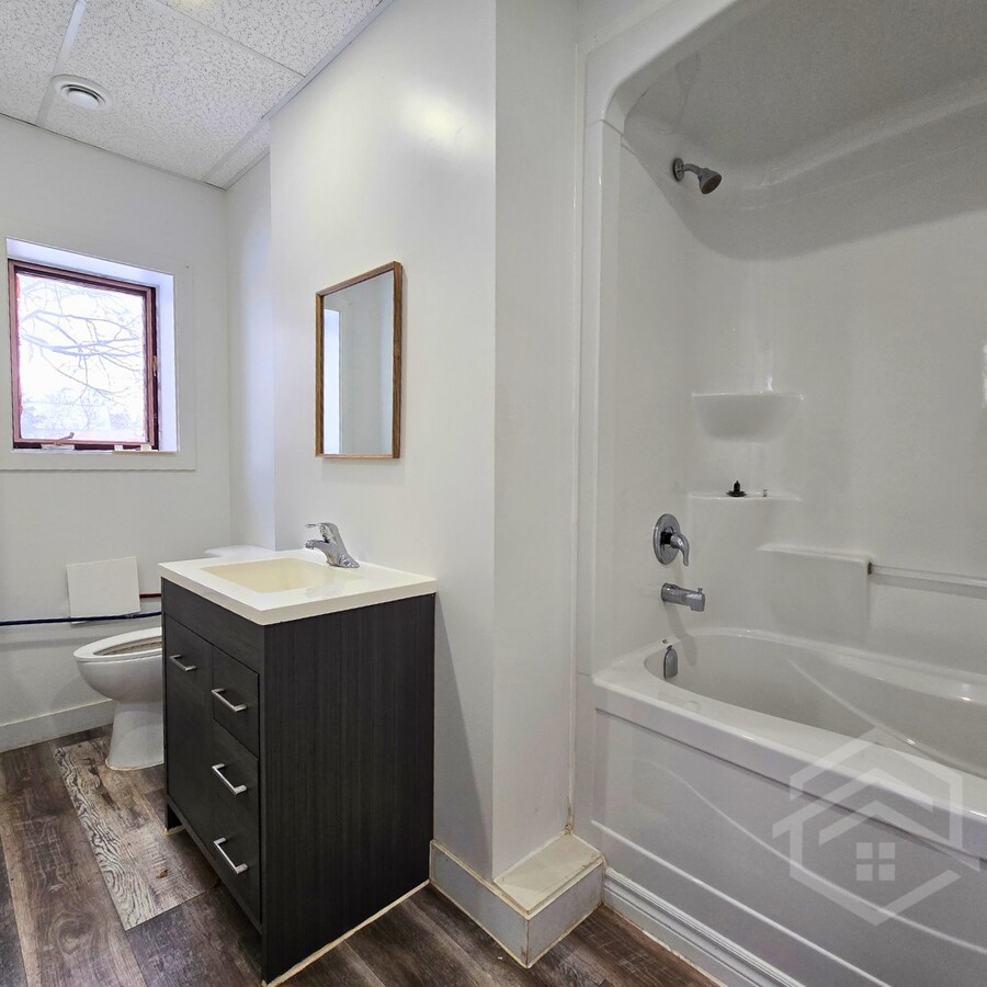 Photo - Cozy Bedroom in Courtland !! Unité B