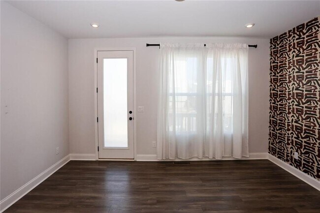 Photo - 313 Skylar Way SE