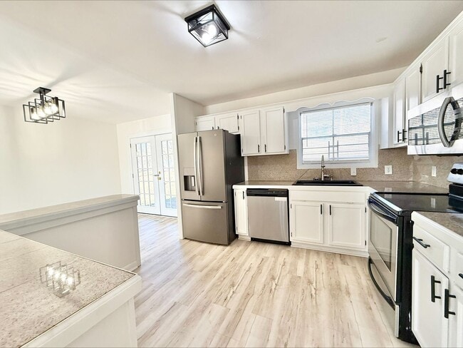 Building Photo - Brookside Beauty