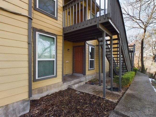 Building Photo - 1000 W 26th St Unit 118