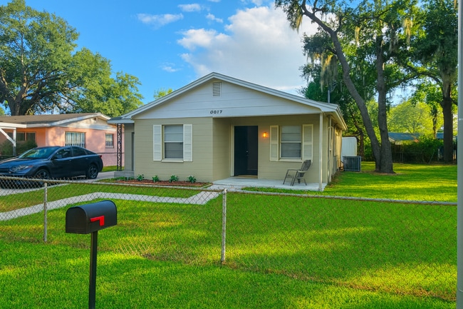 Photo - Renovated 2/1 in the Heart of Tampa on a DOUBLE lot!