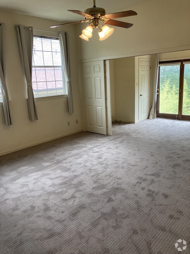 Building Photo - 2103 Woodmont Ave Unit Apt. B