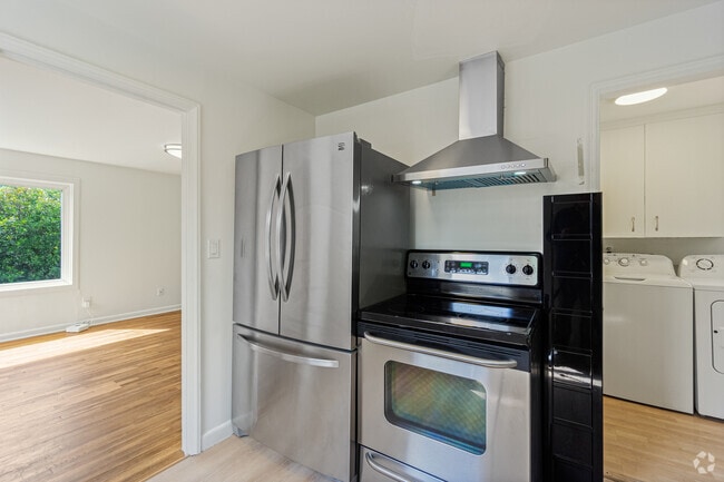 Building Photo - 6522 16th Ave SW Rental