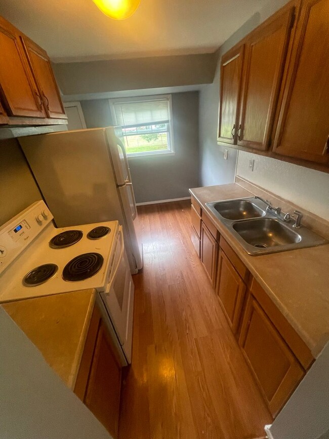 Photo - 3 Bed 1 Bath Singe Family Home Ready for Move in!!