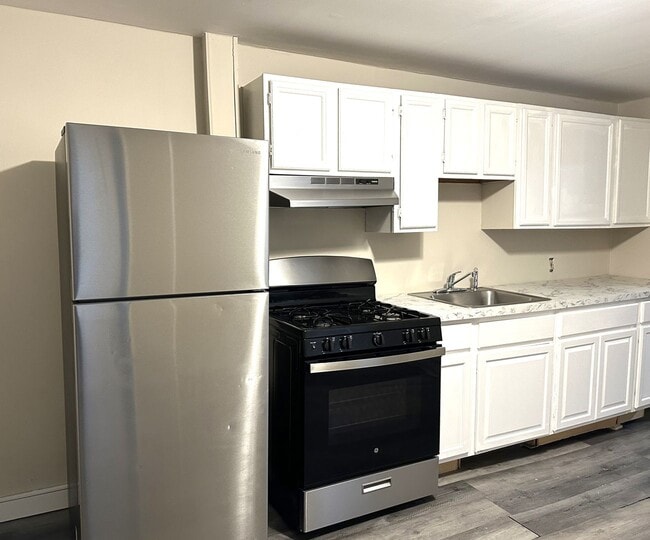 Building Photo - 425 Highland Ave Unit Apt. A