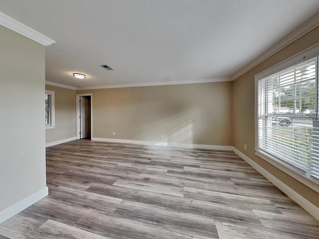 Photo - 1556 Nottingham Dr