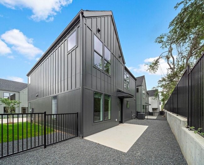 Building Photo - 1941 Sawdust Rd