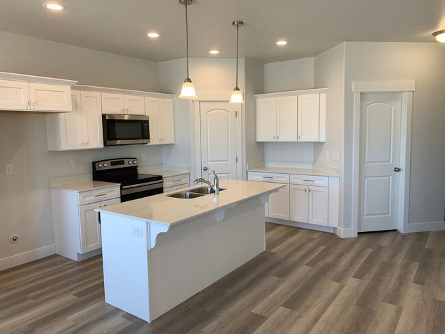 Photo - Rodrigues - Hendry Ln