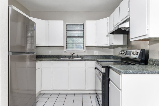927 W Formosa Blvd