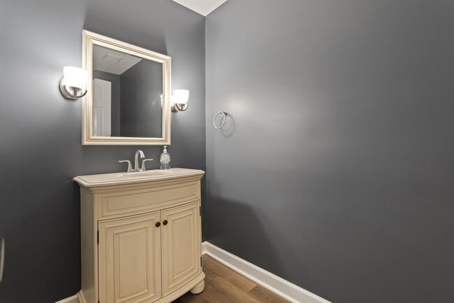 Photo - 112 Lomond Ln