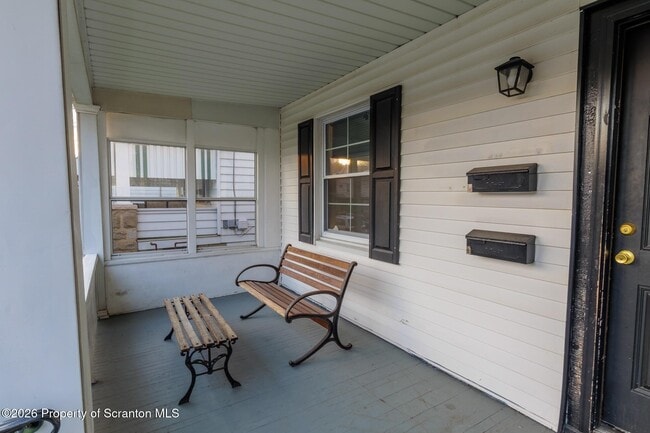 Photo - 623 E Elm St