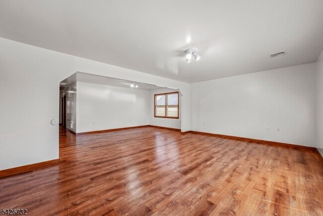 Photo - 937 Grove St