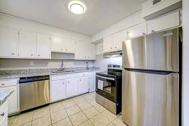 Photo - 693 Aldrich St NE