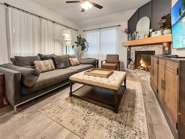 11229 Yellow Rose Wy