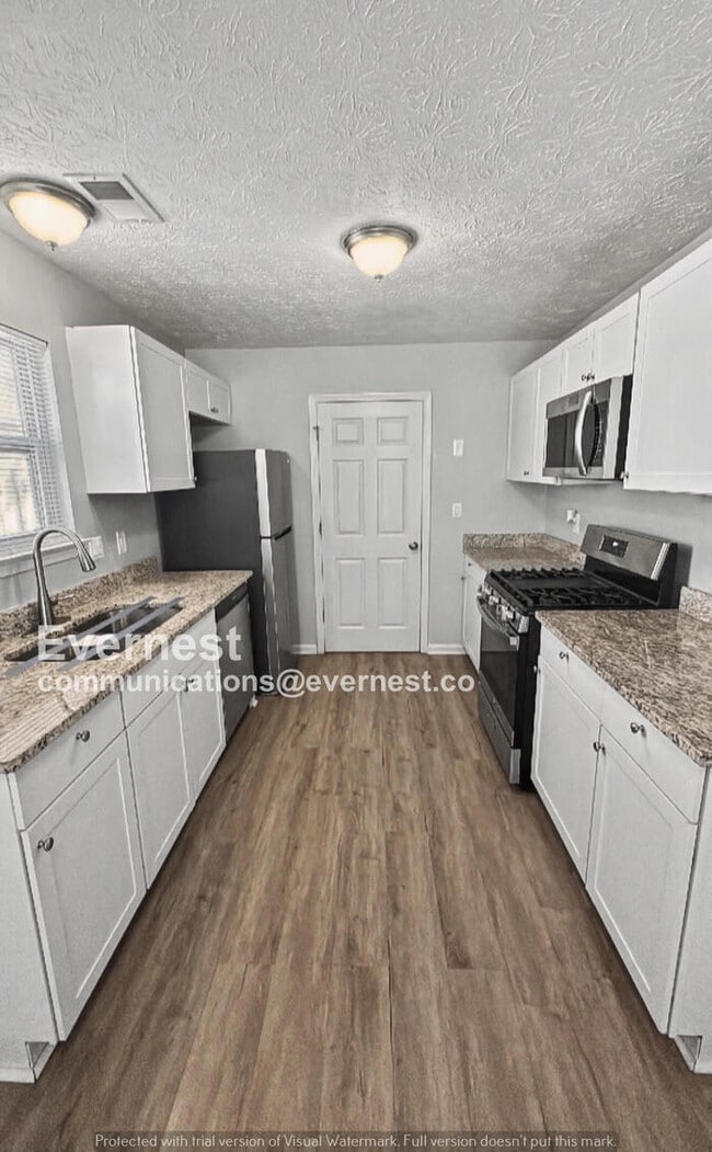 Photo - 3 Bed/2 Bath Home with Attached Garage / Pet-Friendly / Available Now!