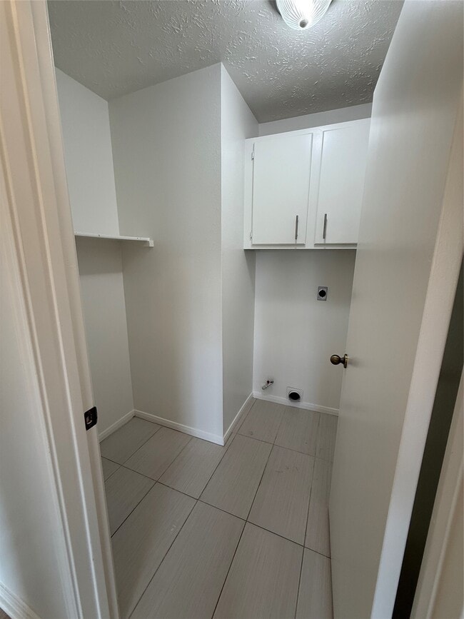 Building Photo - 17011 Macleish Dr