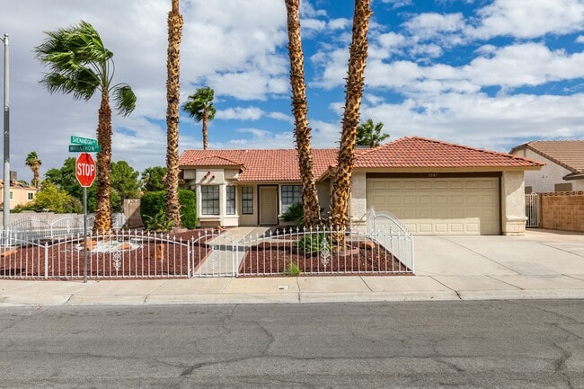 Building Photo - Charming Green Valley Single-Story Home wi...