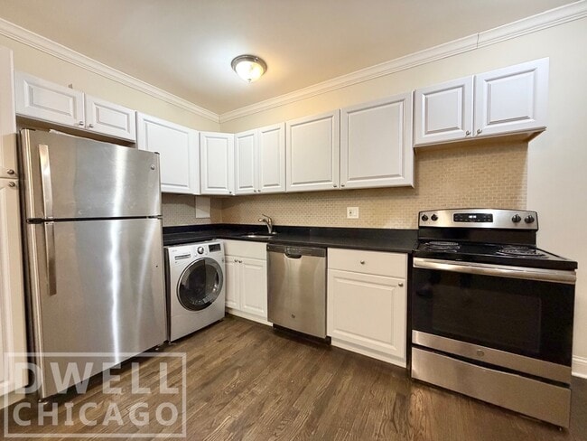 Building Photo - 3346 N Marshfield Ave Unit 1