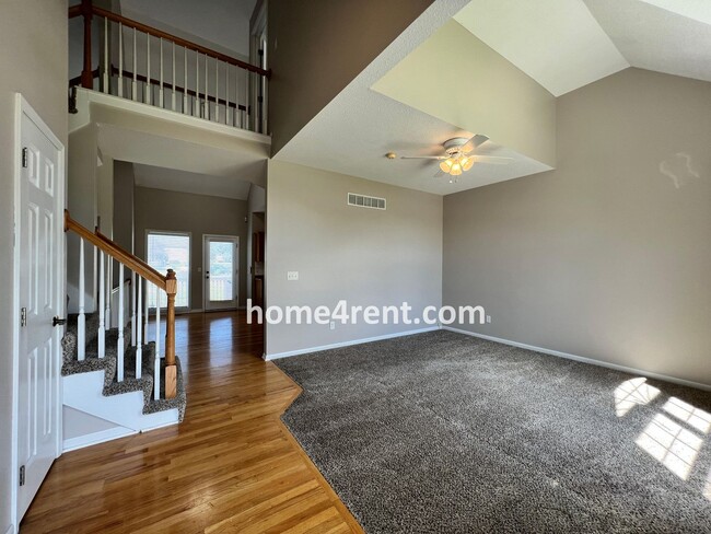 Photo - Wonderful Northland Home w/ Hardwood Floors and Plenty of Space!!