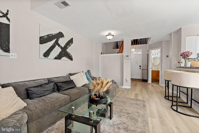 Photo - 13847 Lord Fairfax Pl