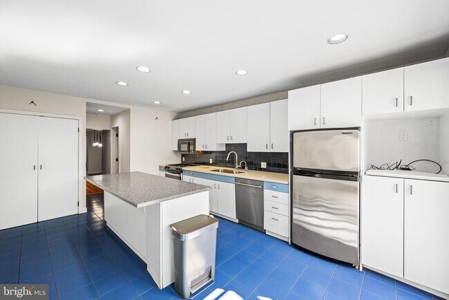 Photo - 438 Spruce St