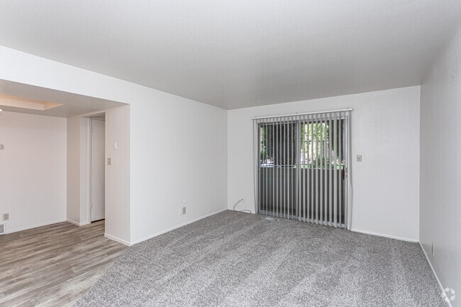 1BR, 1BA - 788SF