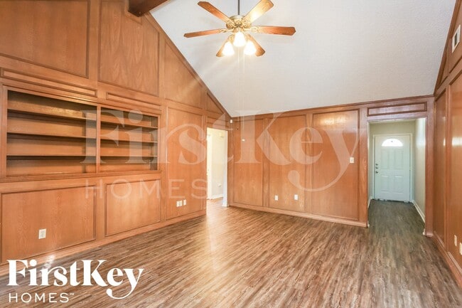 Photo - 2104 Homecraft Dr