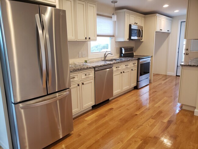 Building Photo - 48 Hauman St Unit Apt 2