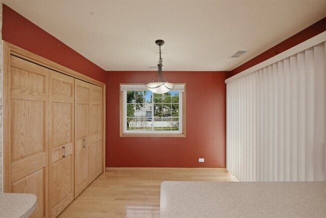 1671 Grosvenor Cir Unit C