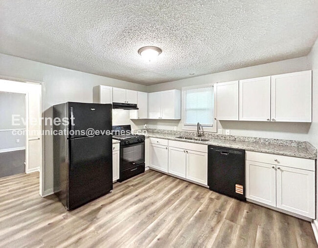 Photo - 2004 Bader Ave SW