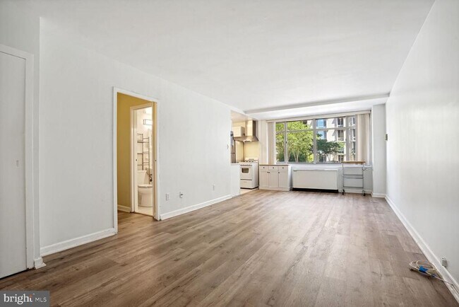 Building Photo - 940 25th St NW Unit 107-S
