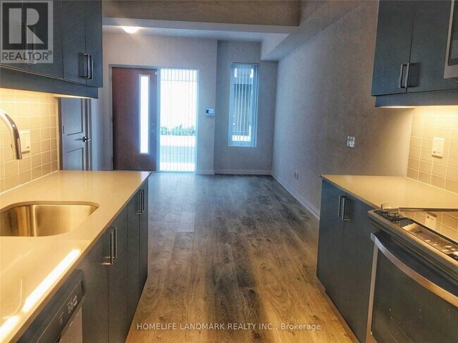 Photo - 1050 Portage Pkwy