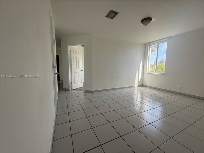 Photo - 1853 SW 17th St Unit 3