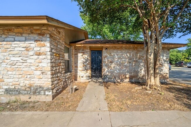 Building Photo - 1013 Bird Creek Dr Rental