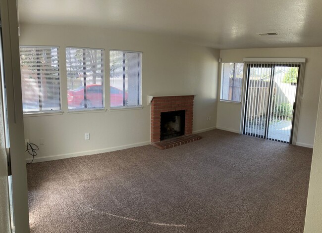 Photo - 1244 W Roseburg Ave
