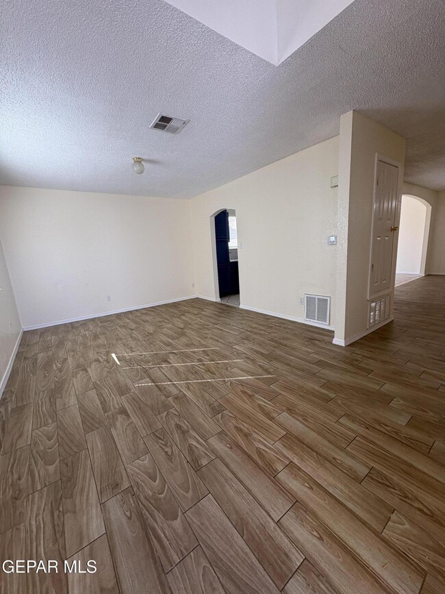 Photo - 2333 Hannah Leigh St