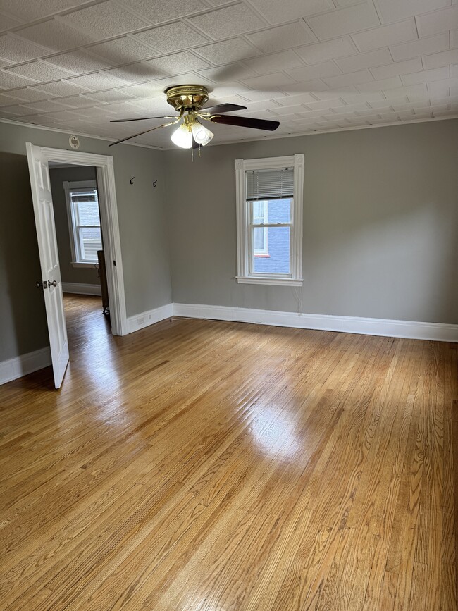 133 N Main St