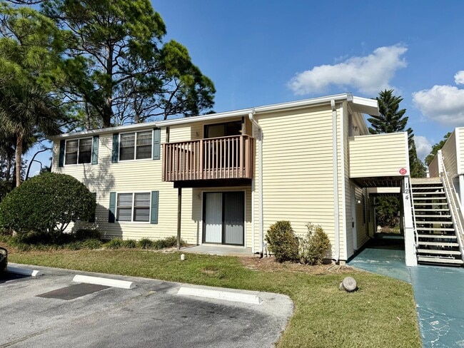 Building Photo - Upgraded 2Bedrooms / 2Baths condo living in Gardens of Forest Lakes! Unit H