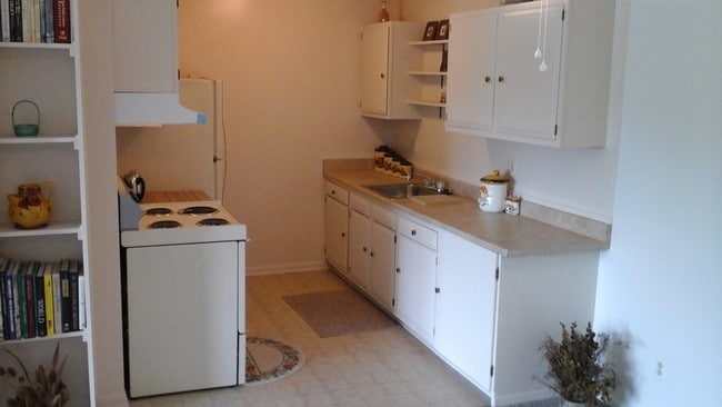 Photo - Trojan Manor Apartments