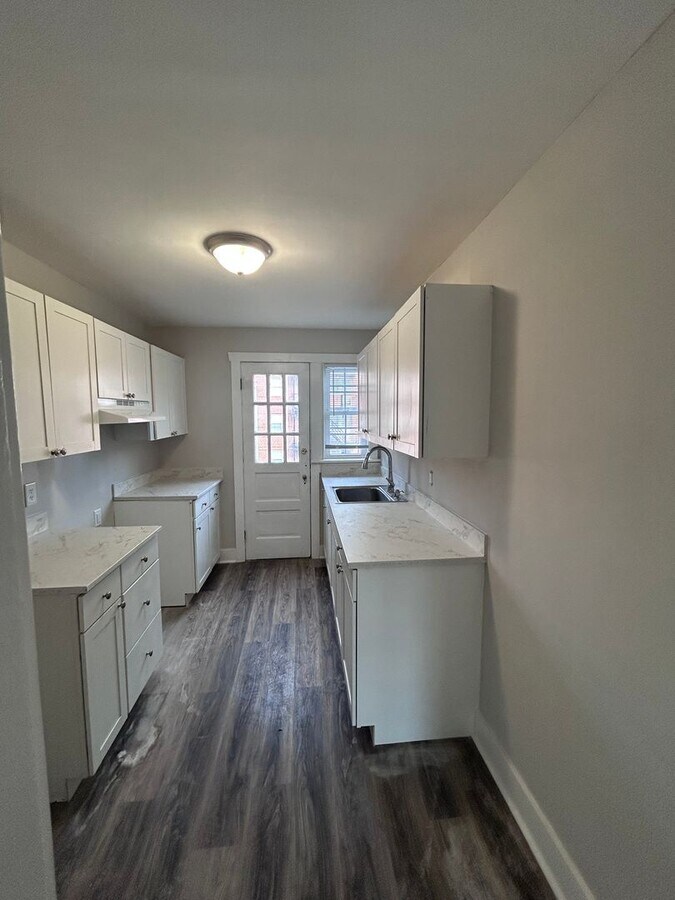 Available Now! | Fully Remodeled 2 Bed, 1 ... - Available Now! | Fully Remodeled 2 Bed, 1 ... Unit 4903 #3