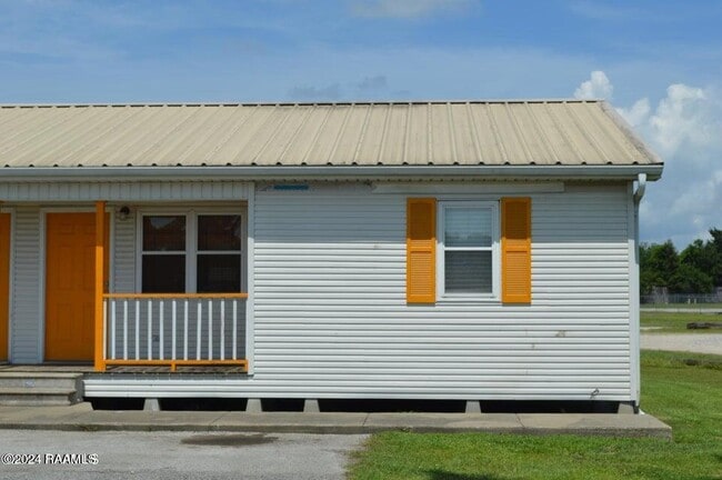 Building Photo - 709 Hwy 90 E Rental
